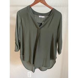 Lush Women's Size XS Blouse Roll Tab Sleeve V-Neck Grape Leaf Olive Green NWT